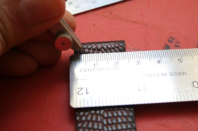 Tuto: Réalisation d'un bracelet en cuir, méthode Yak ;-) Img_5922