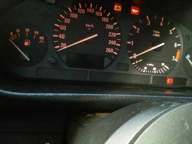 [ BMW E36 320i an 1991 ] "les aiguille du compteur ne fonctionne ""le moteur broute" Photo011