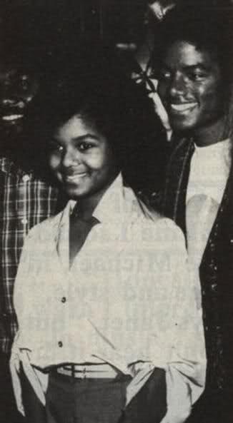 Michael con le sue sorelle - Pagina 3 1y2s8j10