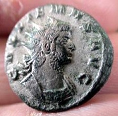 Les monnaies de Gallien à identifier   - Page 2 Moa_0010