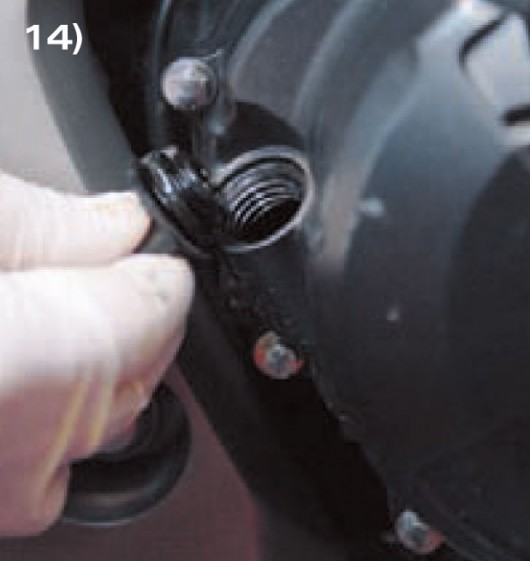 Controlli ai livelli e verifiche viire sulla moto Controlli ai livelli e verifiche viire sulla moto