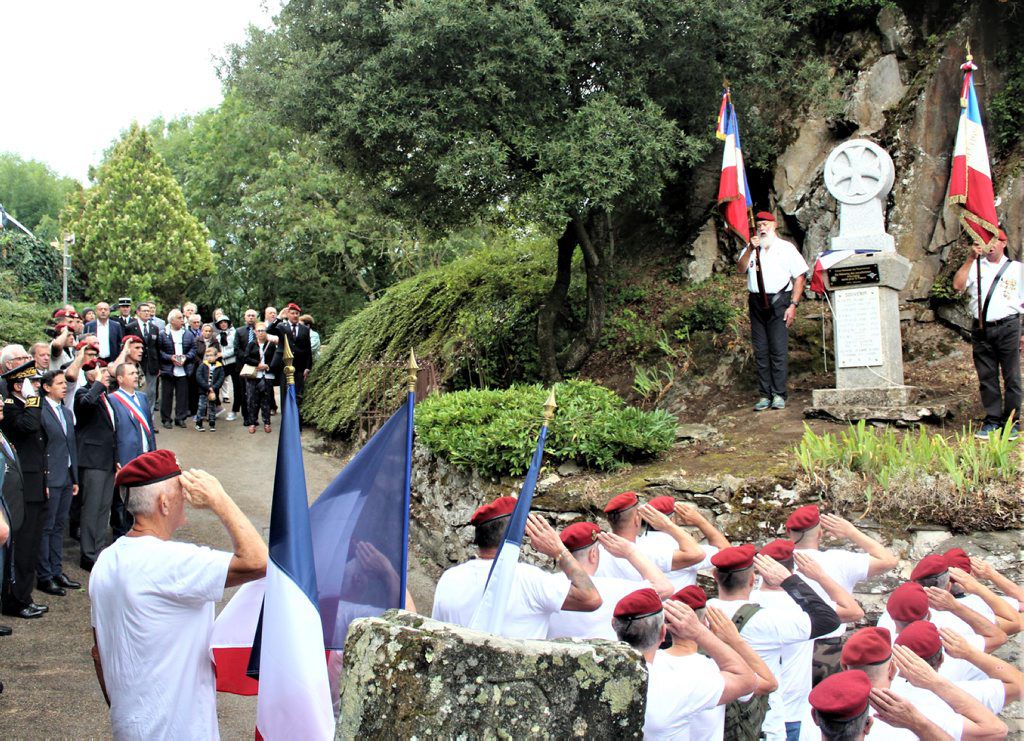 Une stèle pour les "paras" inaugurée à Hautpoul (81) 8eme_r10