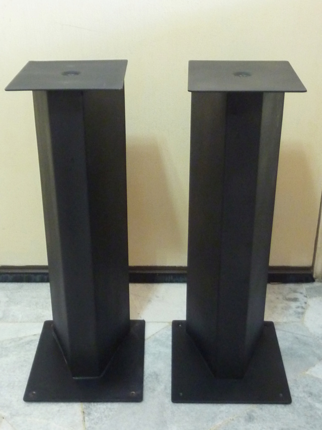Solid Speaker Stand 24 inch (Used) SOLD P1070522