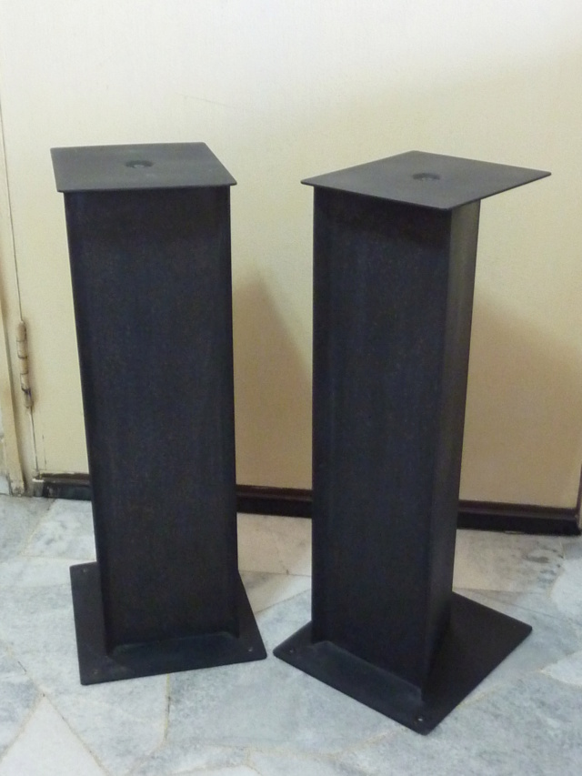 Solid Speaker Stand 24 inch (Used) P1070523
