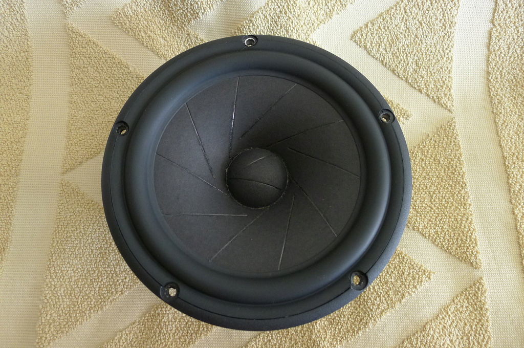 ScanSpeak MidWoofer  18W/8531G00, one piece  (Used) SOLD P1140210