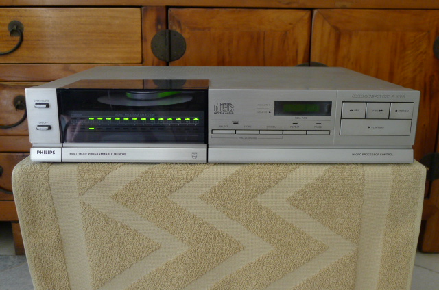 Philips CD-303 CD Player (Used) P1150225