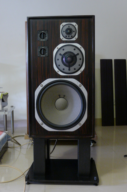 Yamaha Deluxe Version NS-1000 Loudspeakers, Luxury Ebony Wood (Used) SOLD P1150717