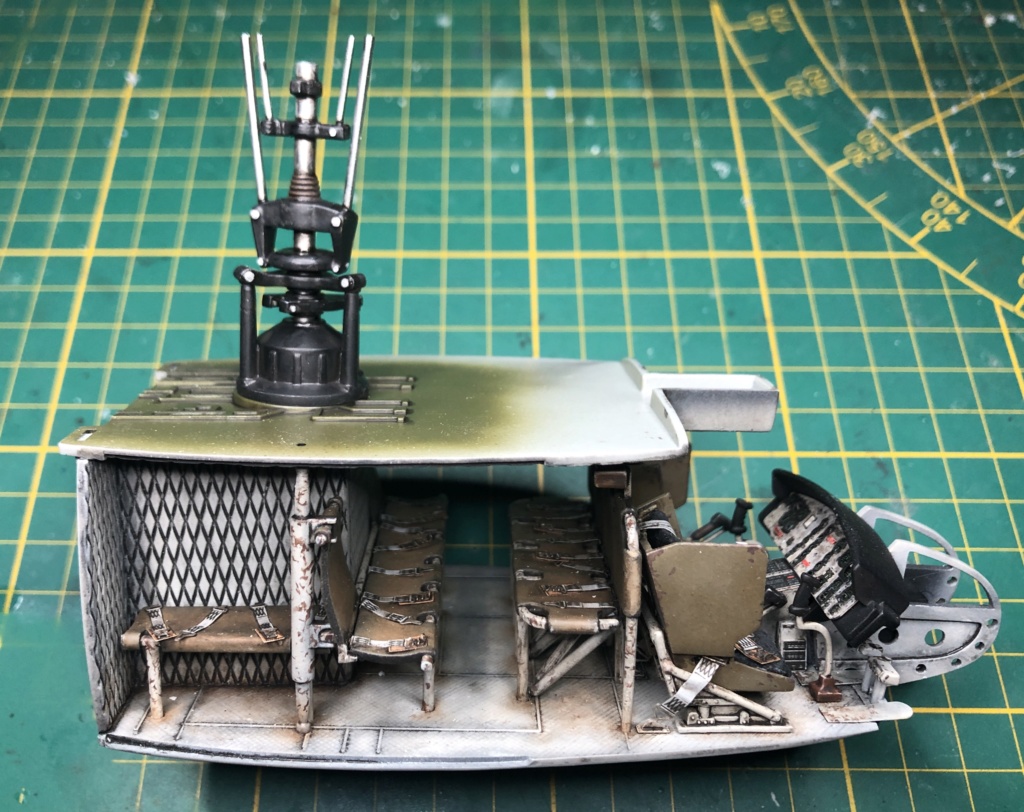 [GB Vietnam] Bell UH-1D "Huey" Dragon 1/35 Kit N° 3538 - Maj du 19/07 Peinture commencée. - Page 3 Img_2423