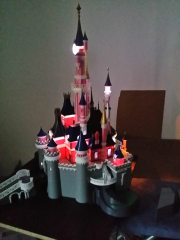 Maquette du château de la Belle au bois dormant de Disneyland Paris - Page 7 20181210