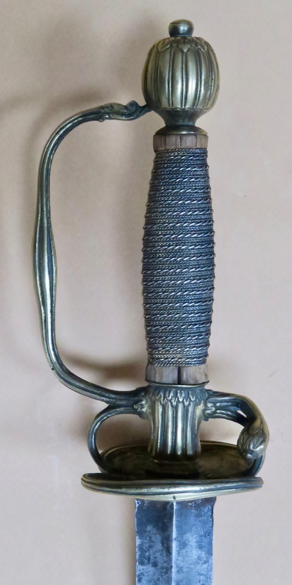 épée d'officier de cavalerie de la fin du règne de Louis XIV Img_4615