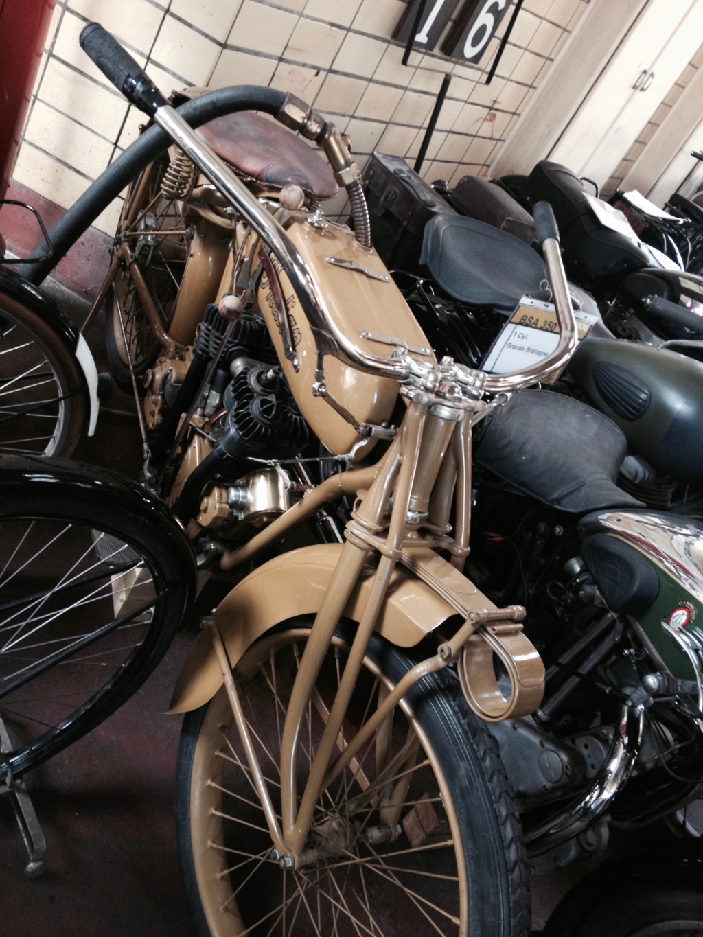 Balade improvisé au musée des motos anciennes a Habay-la-Neuve (Belgique) Img_5025