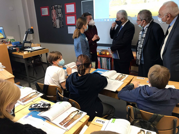 وزير التعليم يزور مدرسة vikki بفنلندا 88810