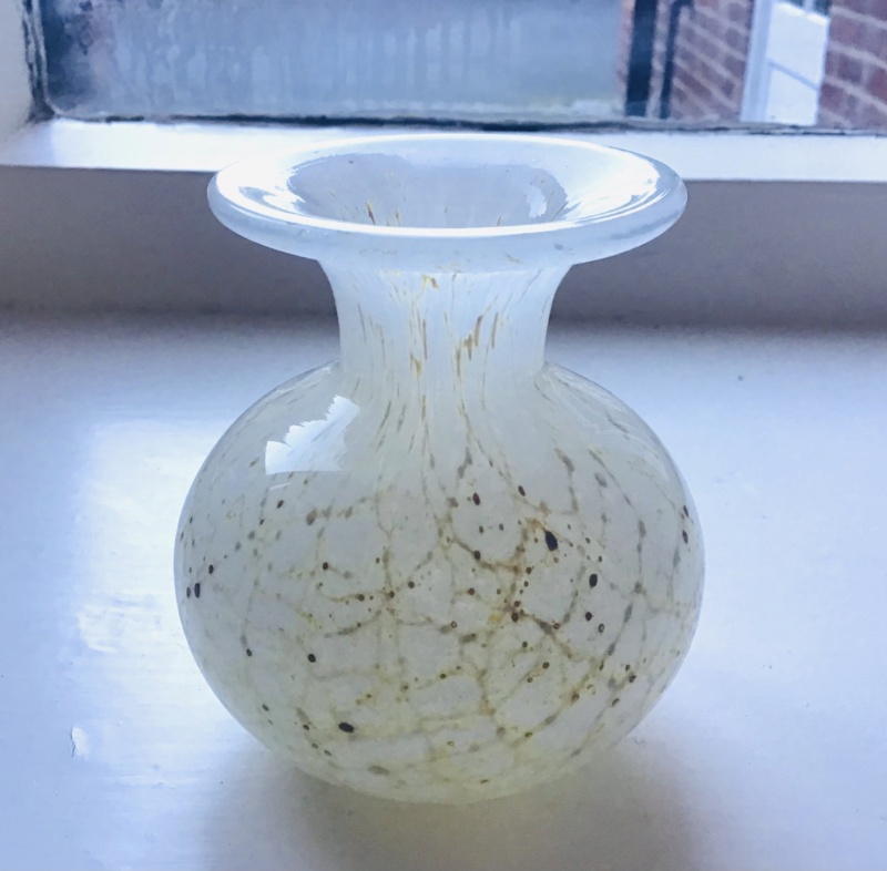 White bud vase malta?? 99a92e10