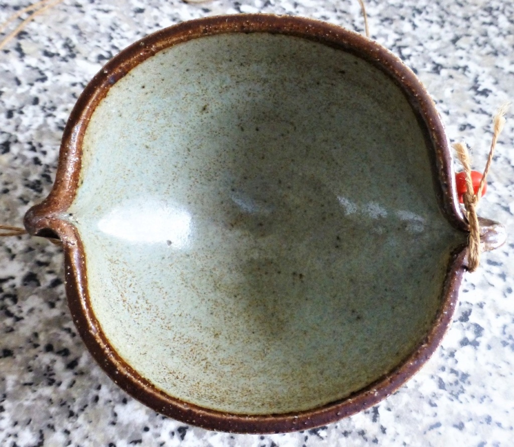 Unmarked Aztec Feel Saltglazed bowl thingymabob P1090921