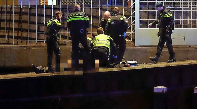 Polícia de Amesterdão abate homem na rua junto ao Banco Central da Holanda   Img_8110