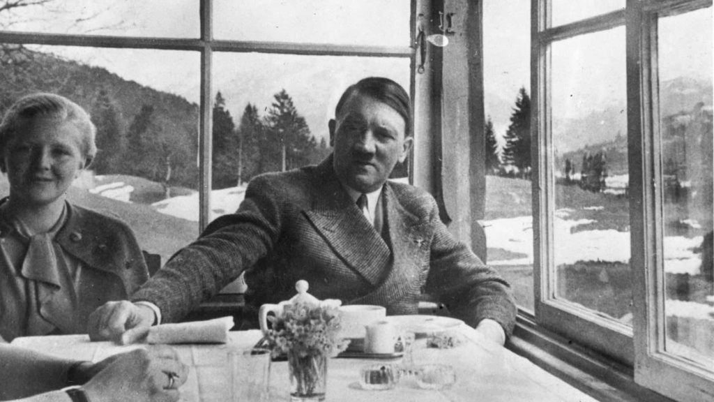 Historiador defende que se investigue atribuição das "pensões de Hitler" Naom_533