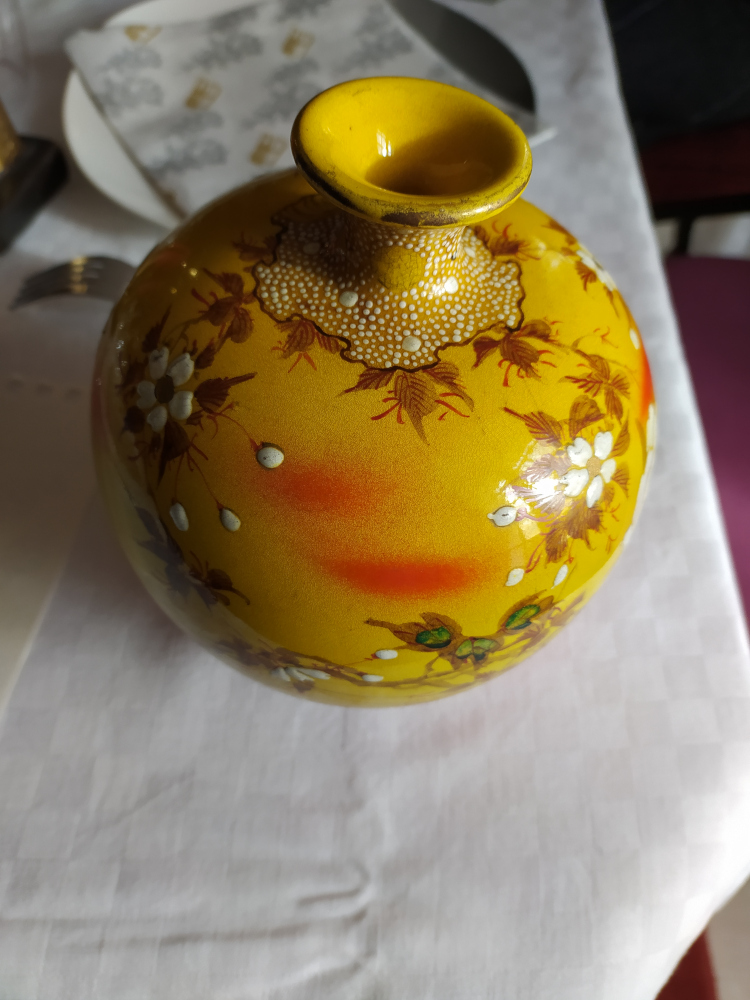 Yellow Japanese Satsuma ware 16089210
