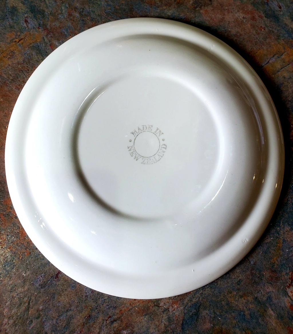 Hi is this Free Mason side plate Crown Lynn? thanks 20210921