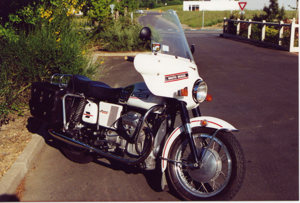 Ma V7 Spéciale en 1975 puis en 2015 Moto_g11
