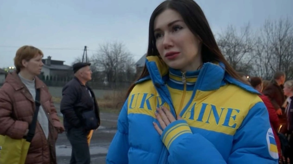 Des réfugiés ukrianiens de marioupol témoignent des atrocités d'Azov. Miss-u10