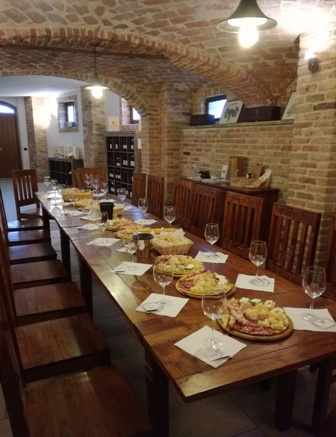 Poderi Moretti cantina aperta per visita guidata e degustazione pregiati vini di Alba Langhe Roero  Poderi13