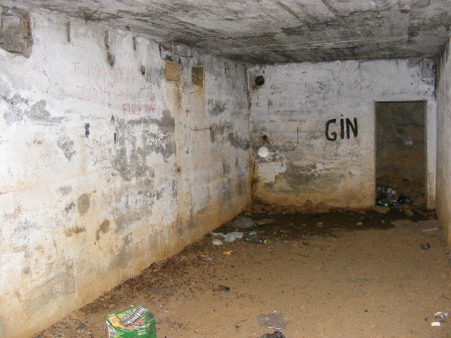Bunker commandement d'aérodrome : Perpignan Rivesaltes (66) Rivesa16