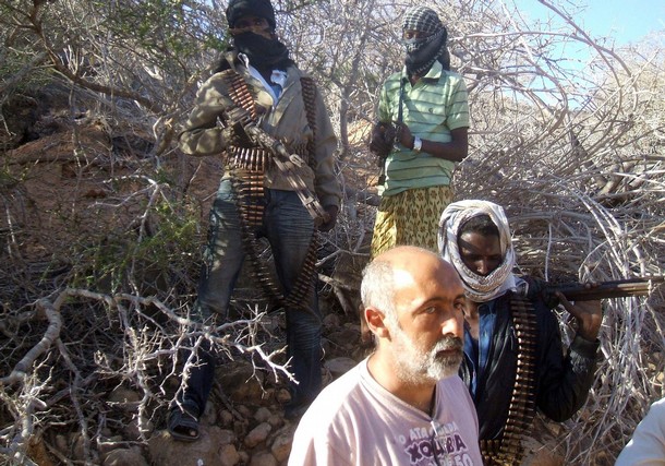 Piraterie au large de la Somalie : Les news... (Partie 3) - Page 7 610x36