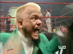 Hornswoggle entre sur le Ring for One Big Annouce Hornwh12