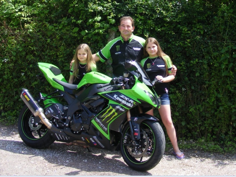 MON ZX10R   2011 ......UN PEUT DE DECO PLUS RACING C'EST BIEN JOLI AUSSI......... Julopa10