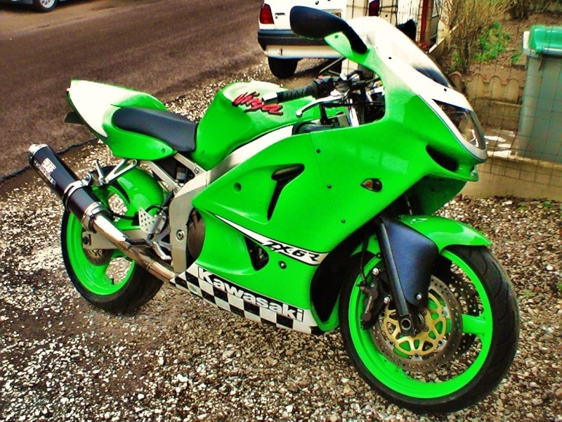 MON ZX10R   2011 ......UN PEUT DE DECO PLUS RACING C'EST BIEN JOLI AUSSI......... Pic_0110