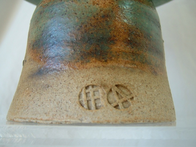 A mark and FB mark - Aller Pottery? Aldeburgh Pottery? 00416