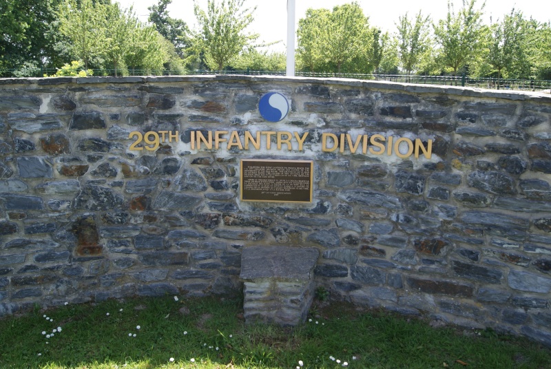 Monument WW2 - St-Clair-sur-Elle ( Normandie ) Dsc06215