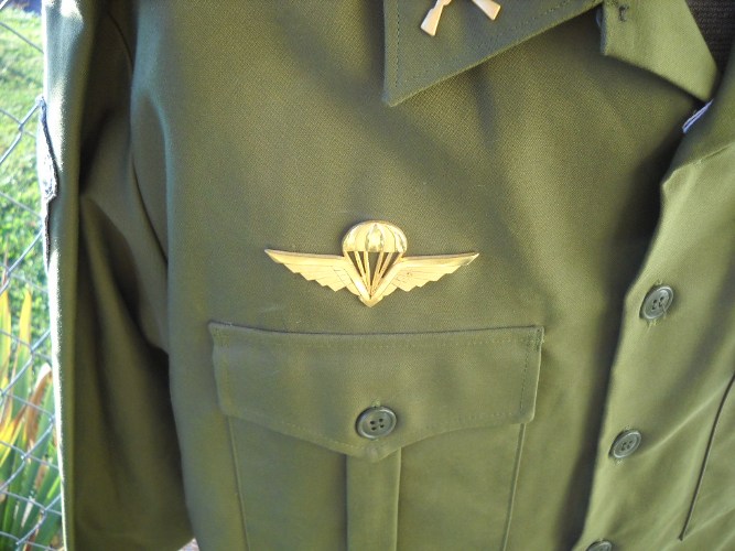 Norwegian Airborne Major's Uniform Dscn1511
