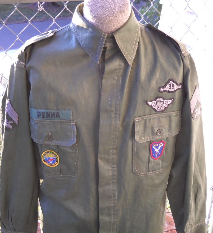 Brazilian Shirt - Help Identifying Badges Dscn1516