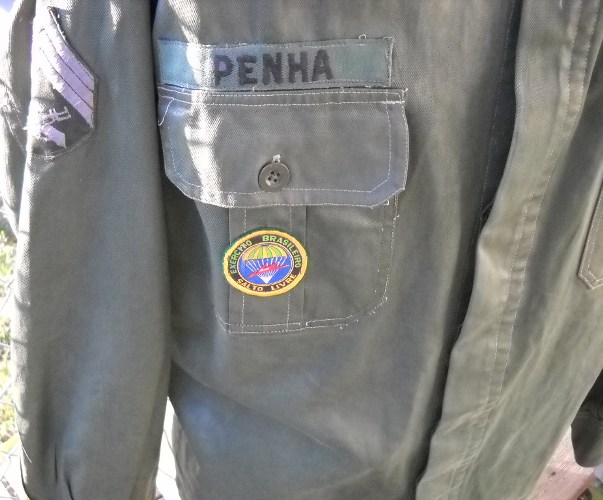 Brazilian Shirt - Help Identifying Badges Dscn1517