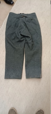 Pantalon suisse. 20240220