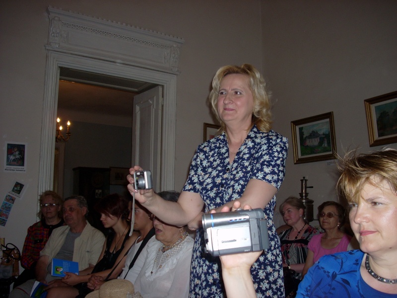 18 iunie 2011-Sedinta a XIV A Cenaclului U.P.-Lansare de carte Marioara Visan si Silvia Goteanschii,lectura publica Vasilian Dobos Cenacl86