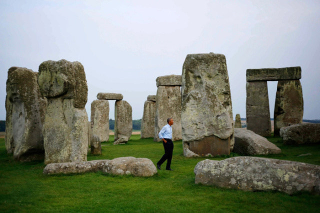 Stonehenge + Obama 02-oba10
