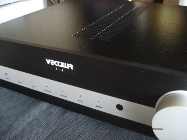 Vecteur 1-4 Integrated Amplifier - Made In France Vecteu14