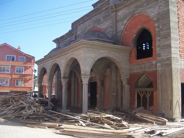 10.02.2011-Perşembe Merkez Camii'nde "Son Cemaat Mahalli"nin Kalıbı Söküldü Son_ce10