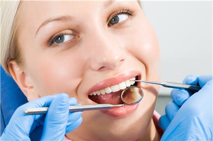 Quels soins après une extraction dentaire ? Z40011