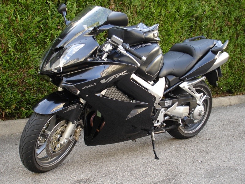 [vendue] Je vends mon 800 VFR VTEC ABS Dsc01410