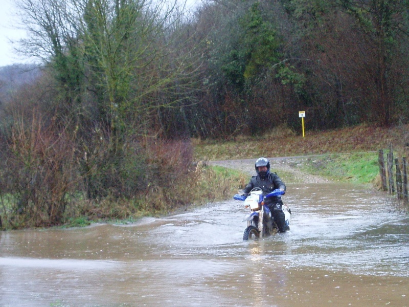 Le concours de Juin 2011: Votre moto prend son bain.   2003mb12