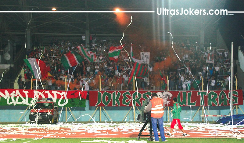 Ultras Jokers (JSMBejaia) " Saison 2010 / 2011 " - Page 3 Jsmb_e10