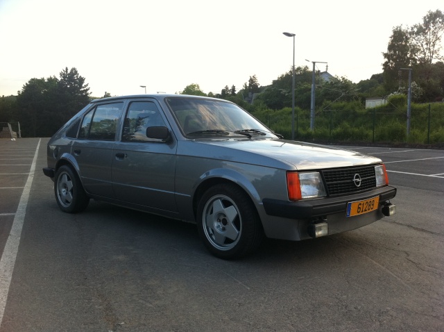 Mein Kadett D is nun verkauft an mein Nachbarn der hat sich gefreut ;)  Opel_112