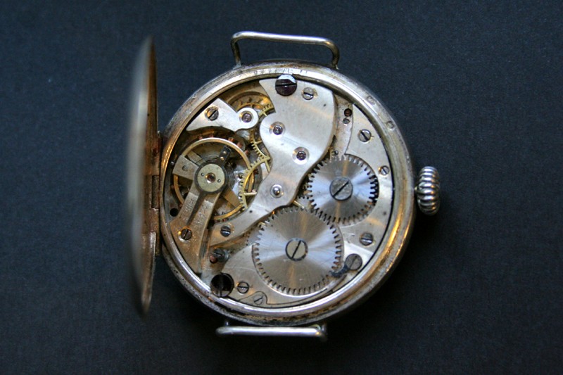 Mon premier post : problème de balancier sur une montre de poignet ancienne Mouvem15