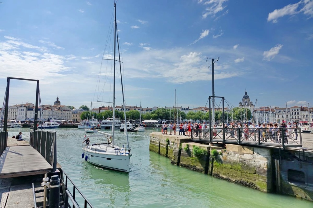 [Vie des Ports ] Port de La Rochelle  - Page 2 Ile_d357