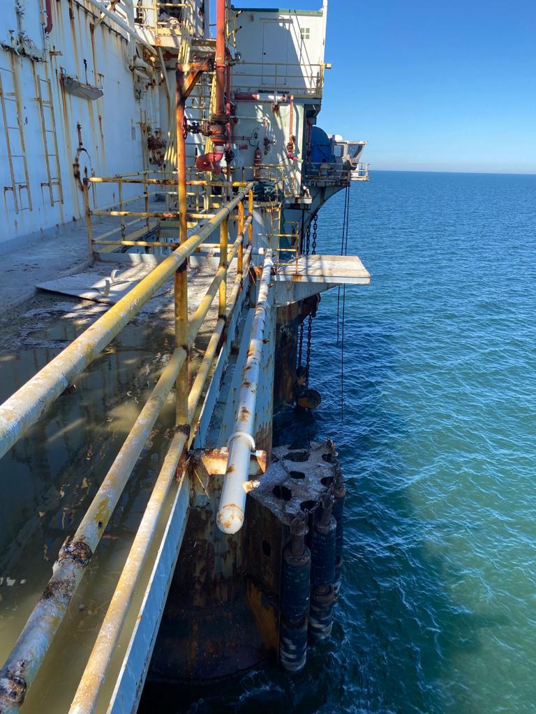 Offer I have for sale this oil rig in the Gulf of Mexico for an excellent price in excellent condition for someone who is interested. Whats246