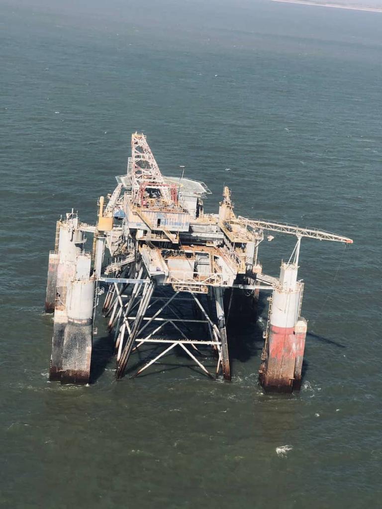 Offer I have for sale this oil rig in the Gulf of Mexico for an excellent price in excellent condition for someone who is interested. Whats248