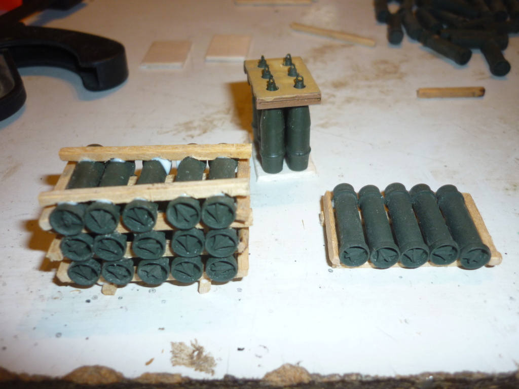 Ravitaillement munitions base de tir - Howitzer 155mm Bronco 1/35 + M548A1 AFV CLUB 1/35 - Page 8 P1130841